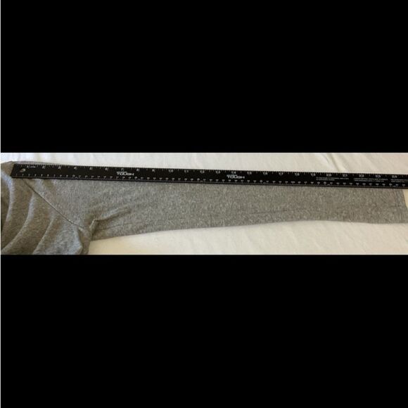 Lola & Sophie Sweater Shirt Women’s Size Medium Color Gray Long Sleeve V Neck - Picture 7 of 10